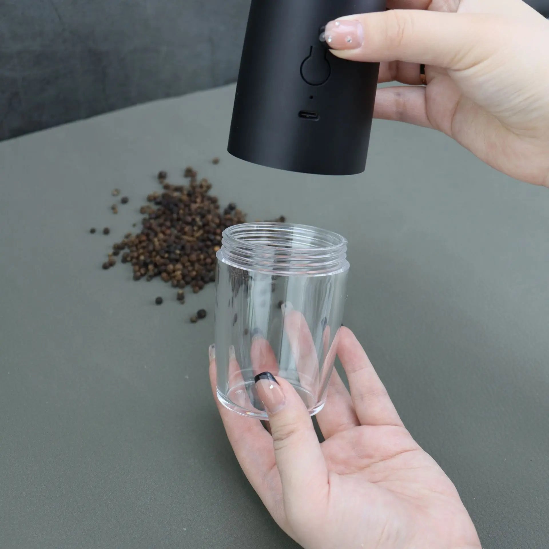 2PCElectric Pepper Grinder Salt And Pepper Grinder USB Rechargeable Adjustable Coarseness Spice Mill With LED Light Kitchen Tool
